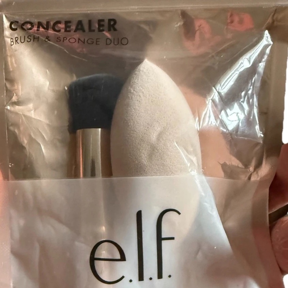 New ! ELF concealer Brush with beige Sponge duo